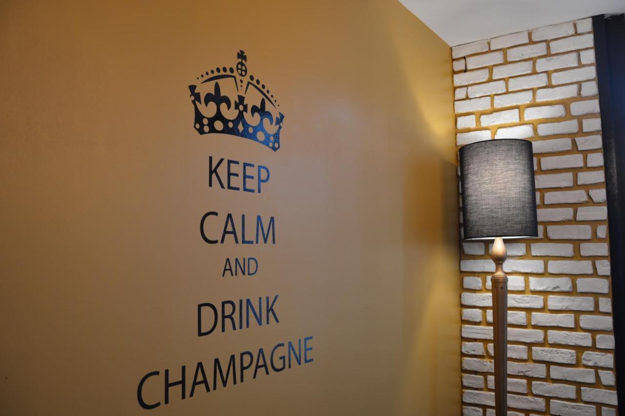 Groom Epernay - Jacuzzi & Champagne Eksteriør billede