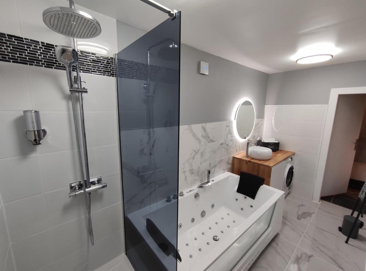 Groom Epernay - Jacuzzi & Champagne Eksteriør billede