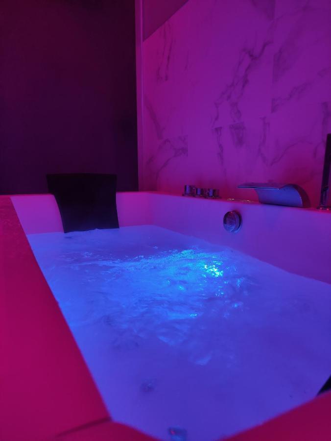 Groom Epernay - Jacuzzi & Champagne Eksteriør billede